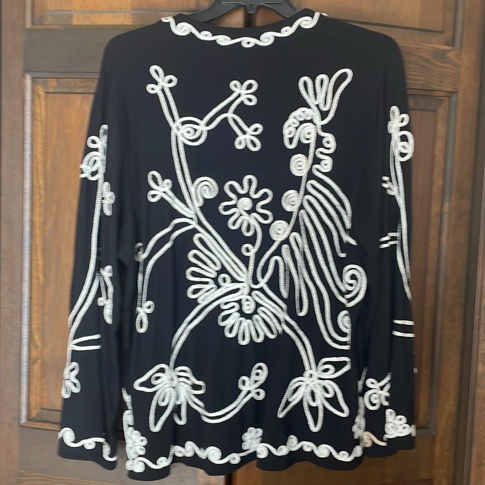 Carole Little. Plus Size 2X. Black Top with White Shiny Embroidered Designs - Picture 4 of 16